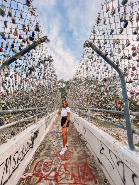 Love Lock Bridge Houston, Houston Texas Instagram Pictures, Houston Photoshoot Locations, Houston Photoshoot, Love Lock Bridge, Houston Travel, Explore Houston, Things To Do In Houston, Vacation 2024