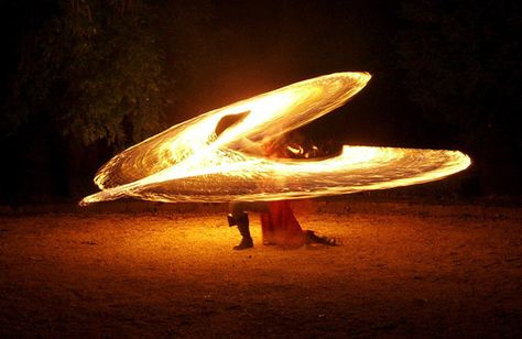 Fire spinning. I miss doing this. I would like to buy a fire staff and start again. Anders Dragon Age, Fire Spinning, Fire Poi, Breathing Fire, Fire Dancer, Long Exposure Photography, Josephine Baker, Shotting Photo, Flow Arts