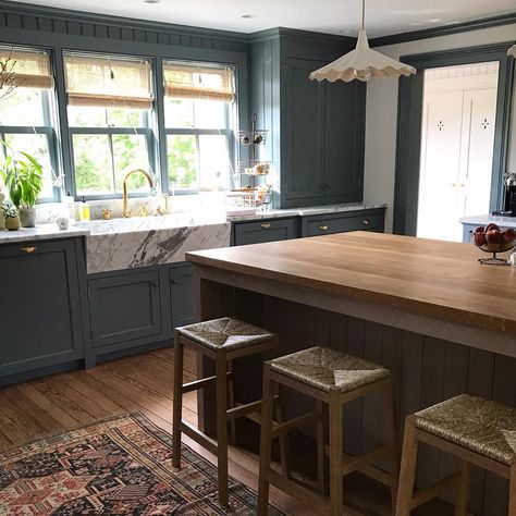 Hendricks Churchill on Instagram: “A little peek at our new kitchen in Ellsworth. Thank you @rafechurchill @originalbtc @farrowandball @rocksolidyards @heidemartin @wtrwrks…” Hendricks Churchill, Hampton Kitchen, Traditional Style Kitchen, Timber Table, Vintage House Plans, Home Bar Designs, Blue Kitchens, Kitchen Window, Green Kitchen