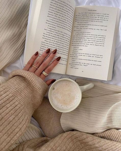 Studera Motivation, Reading Motivation, Winter Books, Oak And Fort, Reading A Book, Cozy Reading, Foto Ideas Instagram, Beige Aesthetic, Coffee And Books