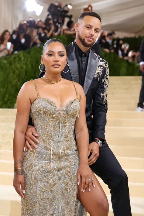 Steph And Ayesha Curry, Steph And Ayesha, Surprise For Wife, Stephen Curry Ayesha Curry, Curry Pictures, Curry Wallpaper, Beautiful Vows, Ayesha Curry, Valentino Gowns