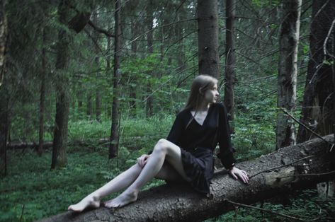 Goth Pictures Aesthetic, Dark Outdoor Photoshoot, Black Dress Woods Photoshoot, Twilight Themed Photoshoot, Dark Forest Senior Pictures, Goth Forest Photoshoot, Goth Photo Poses, Witchy Senior Pictures, Spooky Senior Pictures