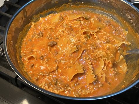 'I Tried This Viral Lasagna Soup Recipe—and Even My Italian Nonna Gave Her Full Approval'. Lasagna Soup features everything you love about the classic in one bowl! Italian Nonna, Italian Antipasto, Pasta With Meat Sauce, Lasagna Soup Recipe, Lasagna Ingredients, Antipasto Salad, Traditional Lasagna, Chili Soup, Lasagna Soup