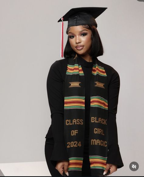 Women Graduation Pictures, Black Women Graduation Pictures, Black Women Graduation, Graduation Pictures Poses, Graduation Pictures College, Graduation Ceremony Outfit, College Grad Pictures, Elegant Black Women, Nursing Graduation Pictures