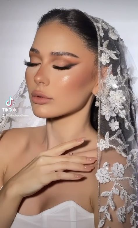 Engagement Glam Makeup, Edgy Bride Makeup, Blushing Bride Makeup, Latina Bridal Makeup, Soft Bride Makeup, Soft Bridal Makeup Romantic, Soft Pink Makeup, Uni Makeup, Glam Bride Makeup