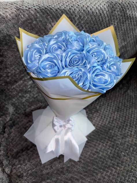 Handmade, made to order silk rose bouquets in a variety of colours and sizes. Select colour and rose count for a personalised bouquet. If you would like an additional colour please add it in the personalisation description box. 40 Roses Bouquet, Ramo For Guys, Ribbon Ramo, Blue Themed Gift Baskets, Roses Bouquet Gift, Ribbon Flowers Bouquet, Blue Flowers Bouquet, Silk Rose Bouquet, Spiderman Gifts