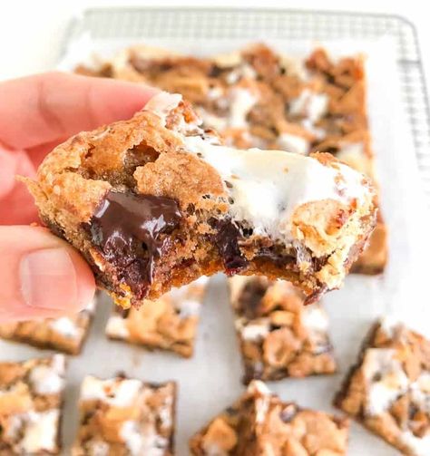 Gooey Browned Butter S’mores Bars – Amy's Delicious Mess Brown Butter Smores Cookies, Easy Party Desserts, S Mores Bars, Smores Cookies, Kinds Of Cookies, S'mores Bar, Browned Butter, Chocolate Marshmallows, Easy Parties