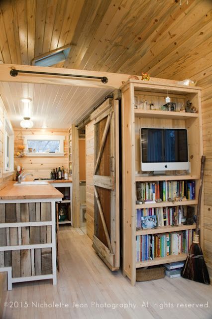 Tiny House Interior Design, Farmhouse Interior Design, Tiny House Inspiration, Cabin Interiors, Casa Container, Tiny House Movement, Tiny Spaces, Tiny House Interior, Tiny Houses For Sale