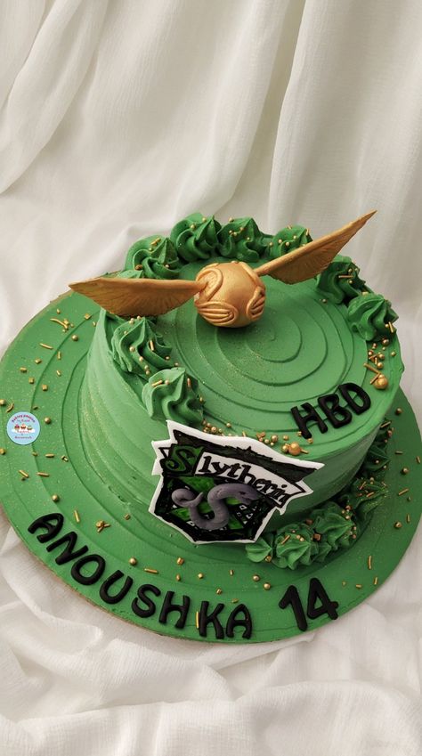 Harry Potter Birthday Slytherin, Harry Potter Cake Ideas Slytherin, Slytherin Cake Ideas, Slytherin Birthday Party, Slytherin Birthday Cake, Slytherin Cake, Pastel Harry Potter, Harry Potter Theme Cake, Harry Potter Theme Birthday