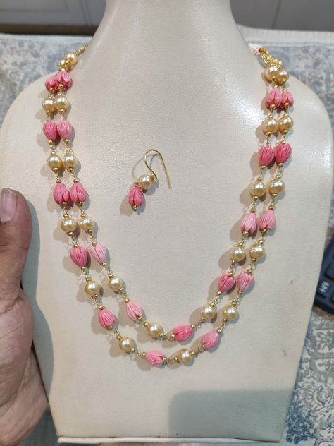 For order whatsapp 7680871433 Tulip Beads Jewellery, Tulip Beads, Gold Pearl Jewelry, Antique Necklaces Design, Fair Food, Earrings Beads, New Gold Jewellery Designs, Antique Necklaces, Beads Designs