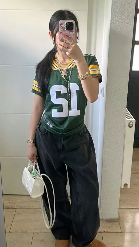 #OutfitInspo #FashionStyle #OOTD #StyleGoals #FashionTrends #WardrobeGoals #StreetStyle #FashionInspiration #ChicOutfits #LookBook #FashionAddict #StyleDiaries Green Top Black Bottom Outfit, Green Jersey Outfit, Fem Streetwear, Celtics Outfit, Soccer Jersey Outfits, Jersey Shirt Outfit, Adidas Shirt Outfit, Sports Jersey Outfit, Polo Shirt Outfit Women's