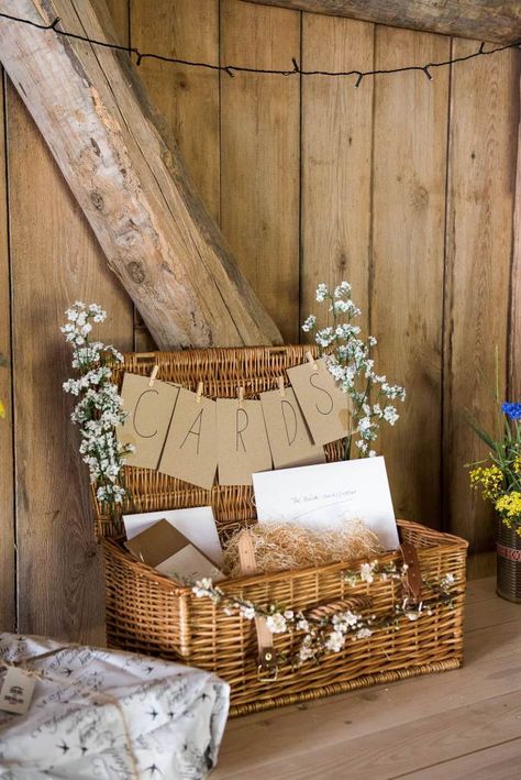 Rustic Countryside Wedding, Outdoor Wedding Ideas Decoration, Present Table Wedding, Wicker Wedding Decor, Backyard Barn Wedding, Wedding Barn Decorations, Barn Wedding Aesthetic, Wedding Barn Decor, Wedding Craft Ideas