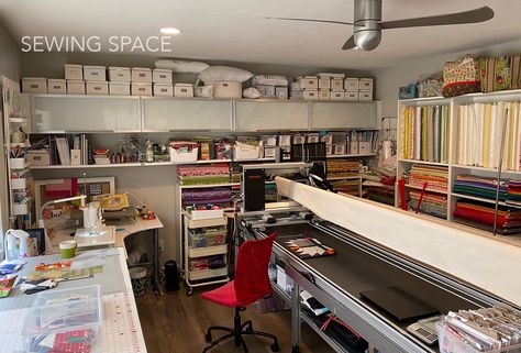 Long Arm Quilting Room Layout, Sewing Studios, Craft Room Organization Storage, Craft Studios, Quilt Room, Sewing Room Inspiration, Craft Spaces, Studio Layout, Sewing Spaces