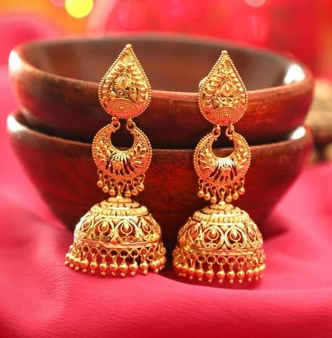 Fall in love with our latest jhumka designs. Available in a variety of shapes and sizes and also in gold, silver and rose gold models. Wedding Earrings Gold, Mexican Wedding Ideas, Gold Jhumkas, Earrings Jhumka, Jhumka Designs, Gold Jhumka, Indian Jewellery Gold, Gold Jhumka Earrings, Gold Earrings Wedding