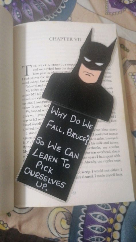 Batman Bookmark Diy, Bookmarks Minimalist, Batman Bookmark, Spiderman Bookmark, Bookmark For Boys, Bookmarks For Boys, Batman Crafts, Cool Bookmarks, Diy Canvas Art Easy