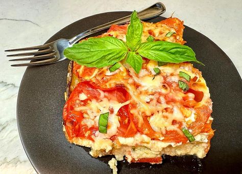 Easy Heirloom Tomato Pie Casserole Recipe With a Savory Potato Crust | Casseroles | 30Seconds Food Fresh Basil Pesto Recipe, Savoury Pastries, Tomato Casserole, Lemon Blueberry Muffins Recipe, Tomato Potato, Corn Tomato Salad, Southern Tomato Pie, Veggie Mains, Tomato Pie Recipe