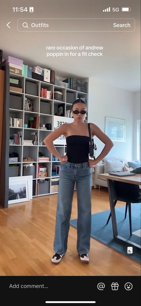 Sambas straight cut jeans and bandeau top with small shoulder Sambas straight cut jeans and bandeau top with small shoulder bag Top Bando, Long Bandeau Top, Top Jeans, Black Bandeau, Straight Cut Jeans, Jean Top, Outfit Combinations, Small Shoulder Bag, Bandeau Top