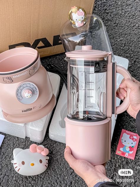 Dr Kitchen, Kawaii Items, Pastel Kitchen, Cool Room Decor, Kitchen Finds, House Essentials, Retro Gadgets, Fashionable Accessories, Future Apartment Decor