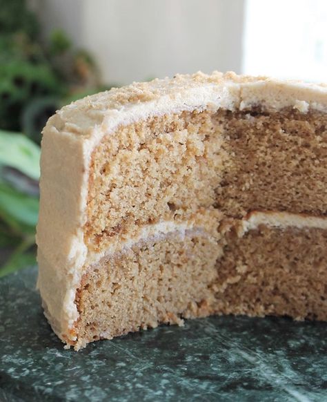 Spice Cake with Brown Sugar Buttercream Frosting - lightly sweet, fluffy spice cake with sweet, delicious buttercream frosting. Brown Sugar Buttercream Frosting, Delicious Buttercream Frosting, Brown Sugar Buttercream, Spice Frosting, Brown Sugar Cakes, Spiced Cake, Multi Layer Cake, Marble Stand, Spice Cake Recipes