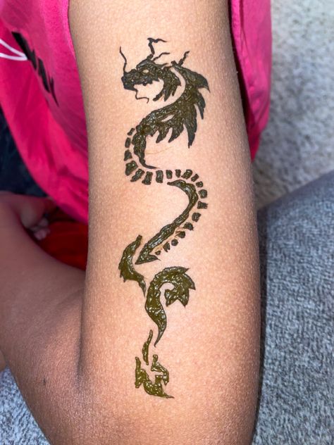 Henna Designs Dragon, Dragon Henna Tattoo, Dragon Henna, Cool Henna Tattoos, Cool Henna, Small Henna Tattoos, Cute Henna Tattoos, Henna Style Tattoos, Small Henna