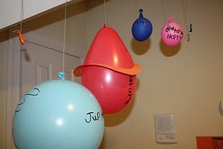 Balloon solar system - helps explain for relative size and distance from the son. #homeschool #astronomy Balloon Solar System, Solar System Balloons, Balloon Globes Activity, Solar System Foam Balls, Heliocentric Model Solar System, Solar System Necklace For Kids, Solar System To Scale, Homeschool Astronomy, Solar System Projects For Kids