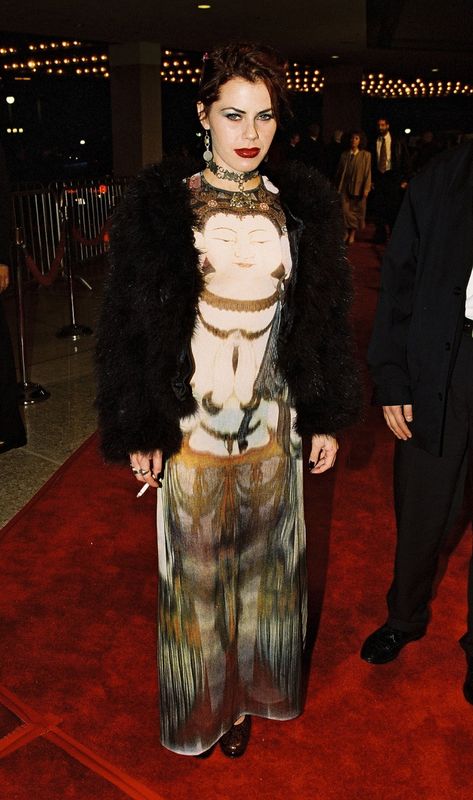 Fairuza Balk 90s, Goth Red Carpet, 2000s Red Carpet, 90s Red Carpet, Fairuza Balk, Sheer White Shirt, American History X, 90s Actresses, 90s Goth