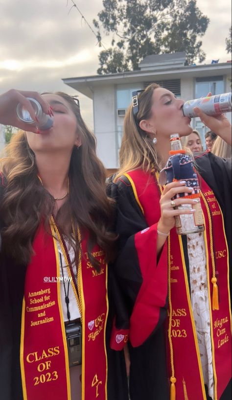 Two USC students drinking in celebration of graduating college Usc University Aesthetic, Usc Aesthetic, Usc Graduation, Usc College, California University, University Party, University Inspiration, Life After High School, College Vision Board