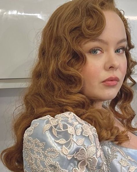 Penelope Bridgerton, Bridgerton Penelope Hair, Penelope Featherington, Penelope Season 3 Bridgerton, Nicola Coughlan Red Hair, Chunky Bangs, Bridgeton Penelope And Colin, Bridgerton Season 3 Behind The Scenes, Bridgeton Penelope And Colin Book