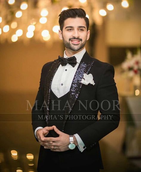 Blazer For Men Wedding, Best Wedding Suits For Men, Wedding Suits Men Black, Marriage Poses, Indian Wedding Suits Men, Bride Groom Photoshoot, Indian Wedding Clothes For Men, Best Wedding Suits, Groom Dress Men