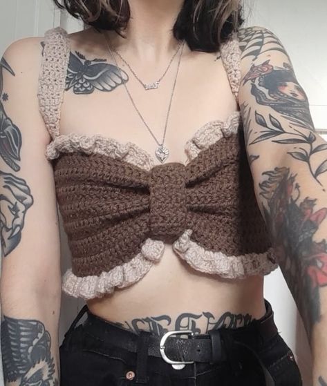 Tie Top Crochet, Crochet Kuromi, Crochet Dress Pattern Free, Crochet Top Outfit, Crochet Bedspread Pattern, Crochet Crop Top Pattern, Crochet Clothing And Accessories, Crochet Design Pattern, Crochet Summer Tops