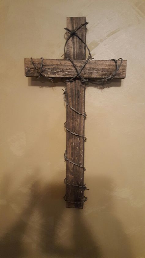 Wood Crucifix Rustic Cross, Barbwire Crafts, Barb Wire Crafts, Wooden Cross Crafts, Rustic Wood Cross, Barbed Wire Art, Cross Drawing, Rustic Cross, Horseshoe Decor