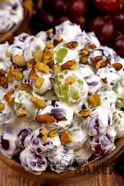 Here's a salad everyone can get into! Sweet juicy grapes in a creamy cheesecake-like dressing. Perfect for snacking. Easy Grape Salad, Grapes Salad, Creamy Grape Salad, Grape Salad Recipe, Fruit Appetizers, Shrimp Salad Recipes, Creamy Cucumbers, Grape Salad, Ambrosia Salad