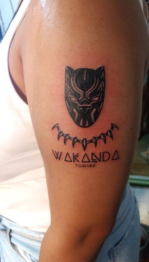 #blackpanther #marvel #panteranegra Small Back Of Hand Tattoo, Marvel Tattoos Black Panther, Wakanda Forever Tattoo, Black Panther Tattoo Marvel, Black Panther Tattoo Ideas, Wakanda Tattoo, Black Panther Tattoos, Back Of Hand Tattoos, Forearm Name Tattoos