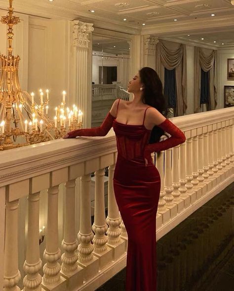 Outfits With Gloves, Dresses Birthday, Dress With Gloves, Classy Prom, Velvet Evening Dress, Velvet Prom Dress, Lace Evening Gowns, Classy Prom Dresses, Red Dresses Classy