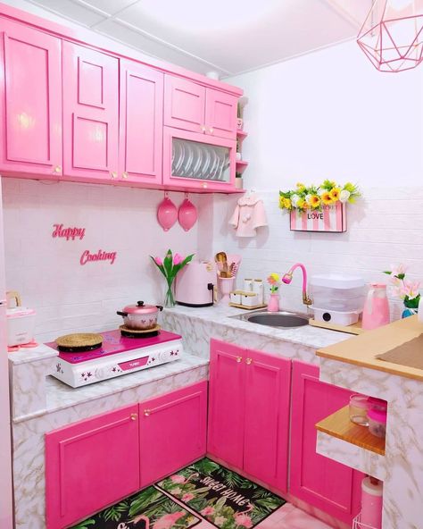 Dapur Pink, Fun Apartment Decor, Japanese Minimalist Home, Plants Names, Bedroom Design Modern, Pallet Home Decor, Small Kitchen Ideas, Dark Home Decor, Kitchen Counter Decor