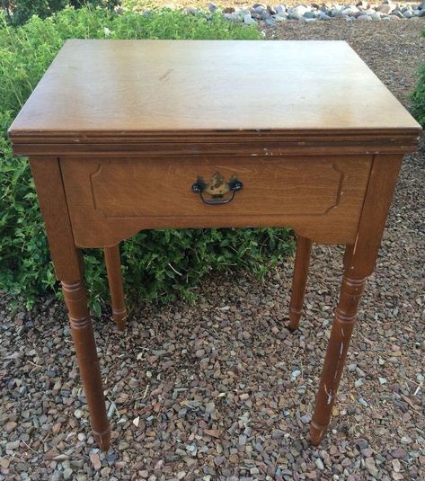 Sewing Machine Desk, Old Sewing Tables, Sewing Table Repurpose, Sewing Desk, Ideas For Sewing, Sewing Machine Tables, Sewing Machine Cabinet, Sewing Machine Table, Diy Furniture Redo