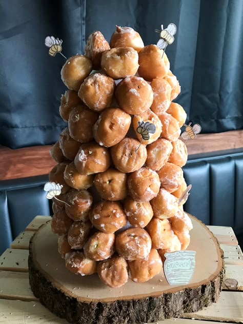 Donut beehive Winnie the pooh baby shower Pooh Baby Shower Ideas, Hot Snacks, Pooh Nursery, Winnie The Pooh Baby Shower, Disney Baby Shower, Winnie The Pooh Birthday, Fun Baby Shower Games, Pooh Baby, Baby Shower Inspiration