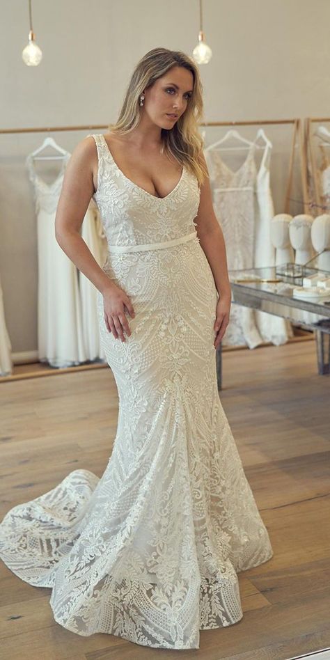 Lacy Plus Size Wedding Dress, Plus Size White Prom Dress, Plus Size Lace Boho Wedding Dress, Wedding Dresses Heavy Women, Plus Size Wedding Dresses Fit And Flare, Curvy Bride Mermaid Dress, Form Fitting Plus Size Wedding Dress, Plus Size Beaded Wedding Dress, Plus Size Mermaid Wedding Dresses