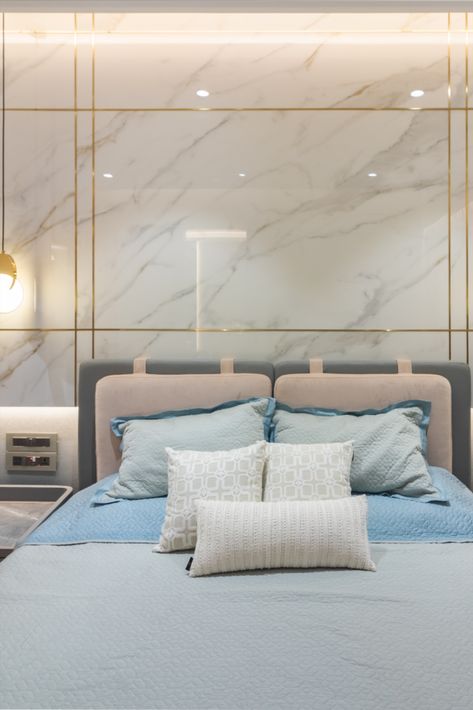 Italian Marble Wall Design, Marble Wall Bedroom, Marble Bedroom Ideas, Bedroom Reference, Marble Wall Design, Marble Bedroom, Italian Bed, Day Beds, Bed Design Modern