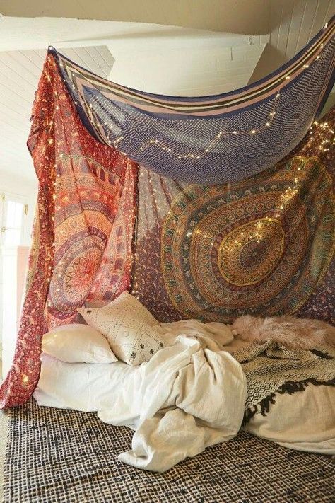 Cozy corners Unique Frames, Zimmer Diy, Diy Tapestry, Backyard Canopy, Diy Canopy, Teen Girl Bedroom, Bohol, Boho Room