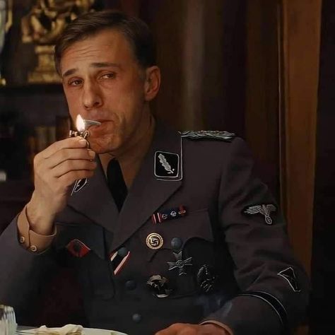 Hans Landa, Inglorious Basterds, Kare Kare, Inglourious Basterds, Christoph Waltz, Football Players Images, Quentin Tarantino, Military Uniform, The Godfather