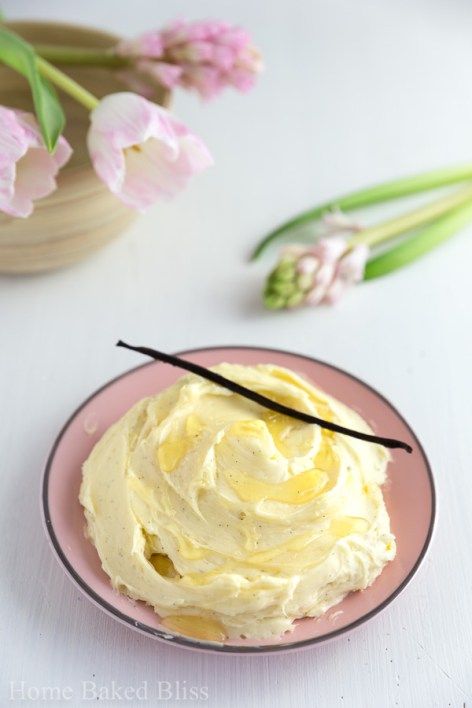 Vanilla Honey Butter #vanilla #honeybutter #spread | homebakedbliss.com Whipped Honey Butter, Homemade Honey Butter, Flavored Butter Recipes, Compound Butter Recipe, Honey Butter Recipe, Clover Honey, Butter Toast, Vanilla Honey, Diy Breakfast