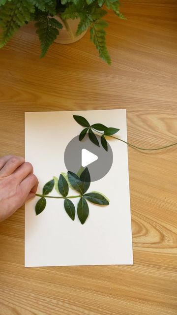 - Check more at https://howcandothis.com/diyideas/73638/ Craft With Flowers, Hammering Flowers On Paper, Kids Crafts Leaves, Cards With Leaves, Hammered Flowers On Paper, Hammer Flower Art, Hammered Flower Art, Easy Art Projects For Adults, Flower Hammering