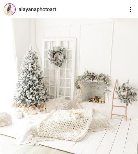 Studio Photography Christmas, Christmas White Photoshoot, White And Green Christmas Photoshoot, Fall Mini Sessions Indoor, Holiday Set Up Photography, Small Studio Christmas Decor, Christmas Photoshoot Decor Ideas, White Christmas Set Photography, Christmas Studio Mini Session