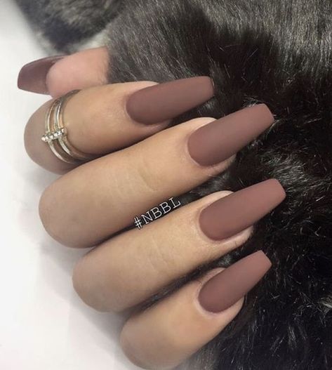 White Coffin Nails, Coffin Nails Matte, Matte Nail, Nail Color Trends, Matte Nails Design, Nail Polish Trends, Fall Acrylic Nails, Super Nails, Trendy Nail Design