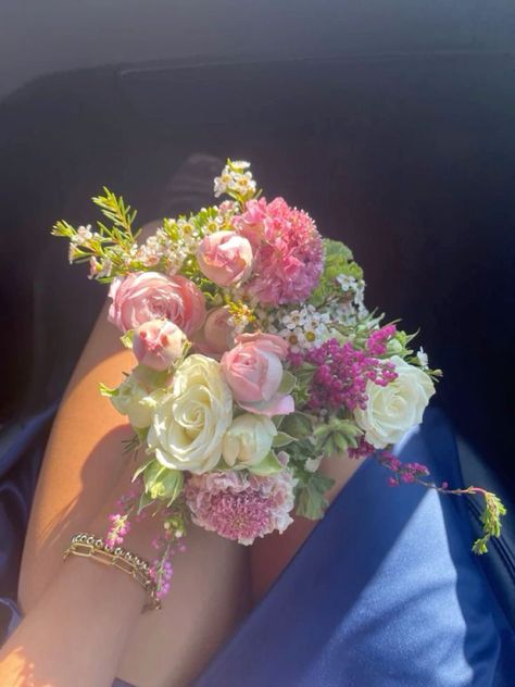 Bouquet For Prom, Light Pink Bouquet, Hoco 2023, Prom Flowers Bouquet, Romance Booktok, Homecoming Flowers, Prom Bouquet, Flower Boquet, Pink Flower Bouquet