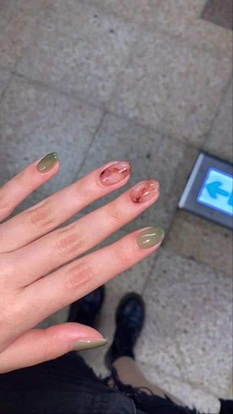 Asian Gel Nail Art, Marble Nails For Fall, Marble Fall Nails, Green Brown Nails, Green Nails Fall, Green And Brown Nails, Brown Marble Nails, Fall Nails Brown, Green Marble Nails