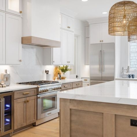 2024 is all about subtle, calming colors in the kitchen. From soft whites and grays to warm natural wood tones, these trends are easy to achieve with Timberland’s affordable cabinet options. Update your kitchen with modern finishes that will keep your space looking fresh. Explore more of our trending designs and colors at https://timberlandcabinets.com (link in bio) #CabinetTrends #KitchenColors #AffordableDesign #HomeImprovement #ColumbiaTN #MiddleTennesseeHomes #kitchendesign #TimberlandC... White And White Oak Kitchen, Two Tone Kitchen Cabinets Wood, Cabinet Trends, Affordable Cabinets, Two Tone Kitchen Cabinets, White Oak Kitchen, Cabinet Options, Two Tone Kitchen, Wood Kitchen Cabinets