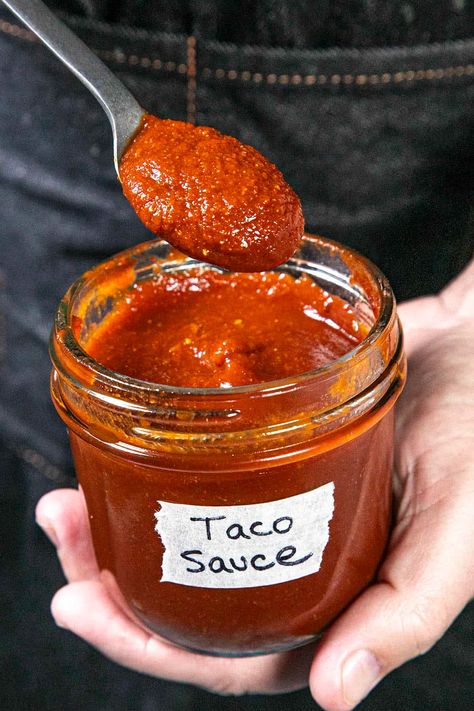 Taco Sauce Recipe, Homemade Taco Sauce, Mexican Sauces, Taco Sauce Recipes, Nacho Sauce, Chamoy Sauce, Fish Taco Sauce, Chili Pepper Recipes, Mexican Sauce