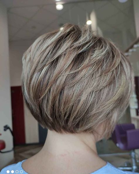 15 Trendy Layered Bobs for Fine Hair to Look Fuller Layered Bobs For Fine Hair, Bobs For Fine Hair, Feathered Bob, Short Layered Bob Haircuts, Stacked Hair, Layered Bob Haircuts, Layered Bobs, Bob Hairstyles For Thick, Bob Haircut For Fine Hair